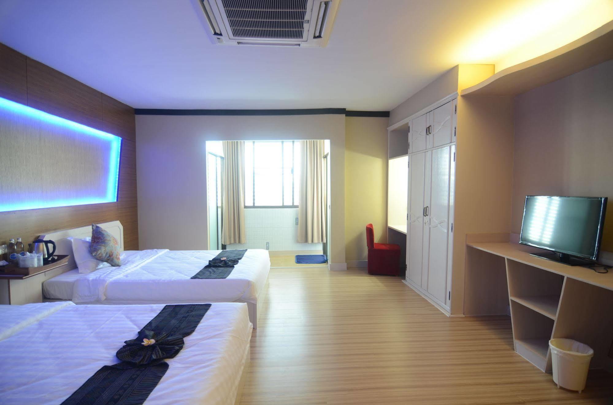 Centro Cnx Hotell Chiang Mai Exteriör bild