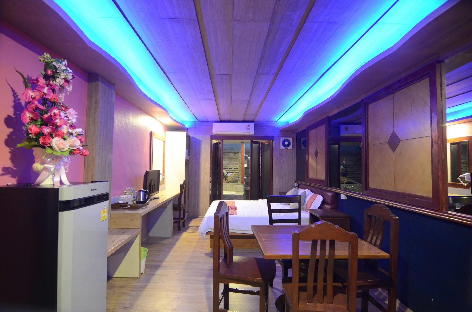 Centro Cnx Hotell Chiang Mai Exteriör bild