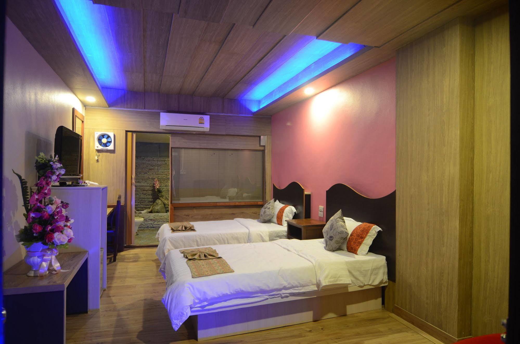 Centro Cnx Hotell Chiang Mai Exteriör bild
