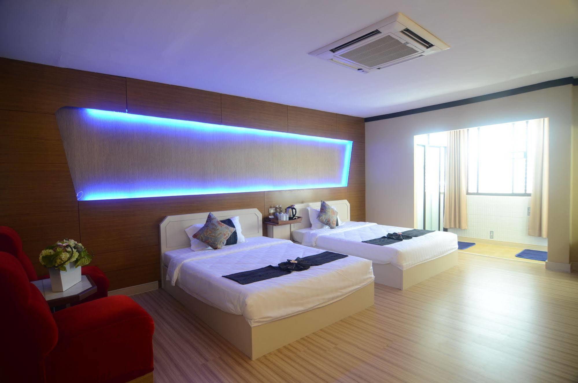 Centro Cnx Hotell Chiang Mai Exteriör bild