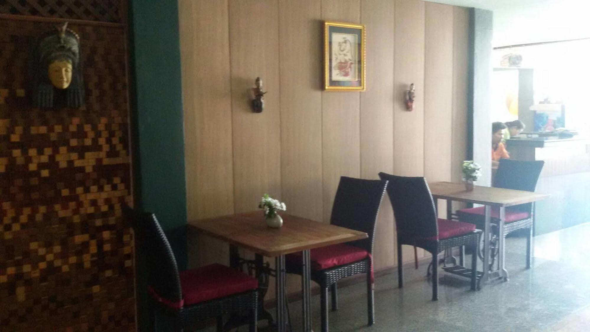 Centro Cnx Hotell Chiang Mai Exteriör bild